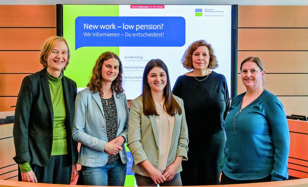 Nach dem Vortrag „New work – low pension? Wir informieren – Du entscheidest!“: Kirsten Plew, Stadt Stuttgart, Martina Dambacher, DRV BW, Jennifer König, DRV BW, Rotraud Konca, Universität Hohenheim, Bettina Fischler, DRV BW (v. l. n. r.).