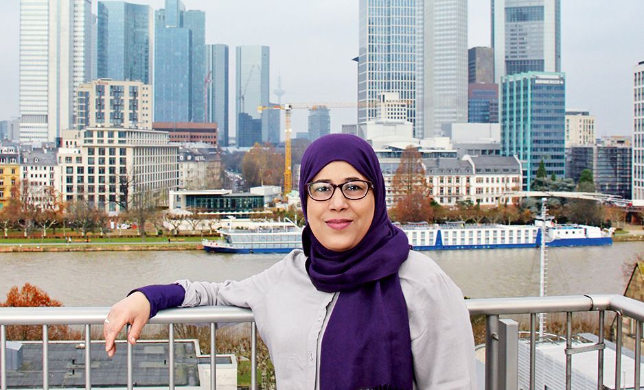 Rachida Barkok, gebürtige Marokkanerin, arbeitet seit 1991 in Frankfurt am Main.