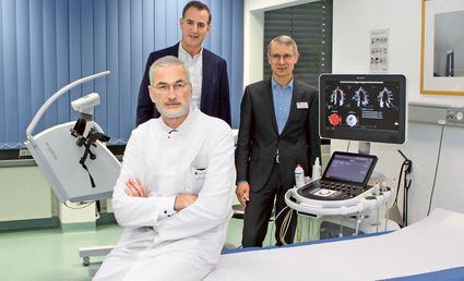 Der neue Chefarzt Dr. Tobias Gampert (vorn),
mit Dirk Mentzner (l.) und Hansjörg Hüllbüsch. 